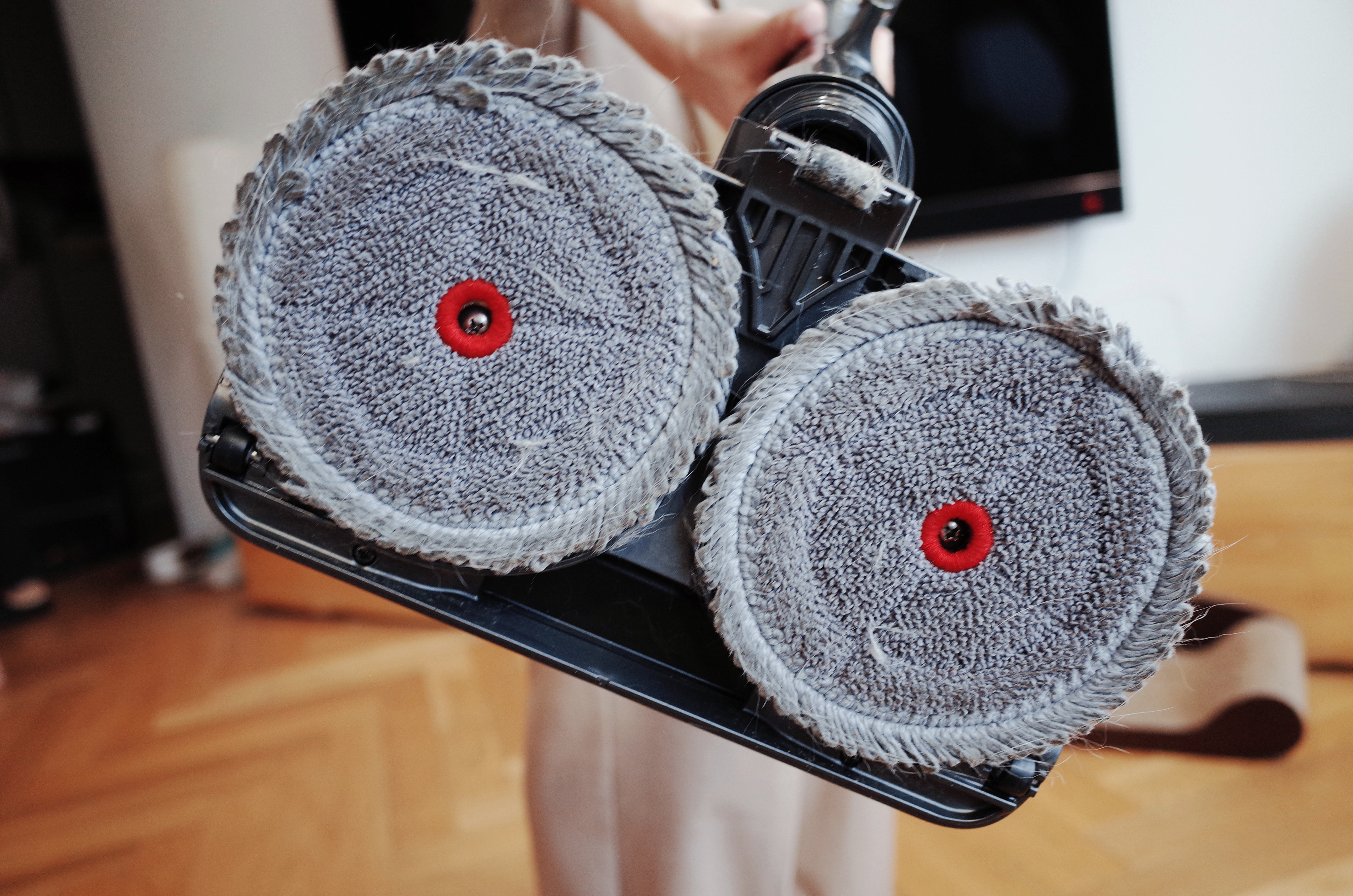 New product evaluation of LG a9k vacuum cleaner，Furniture designer almond vegetable head，