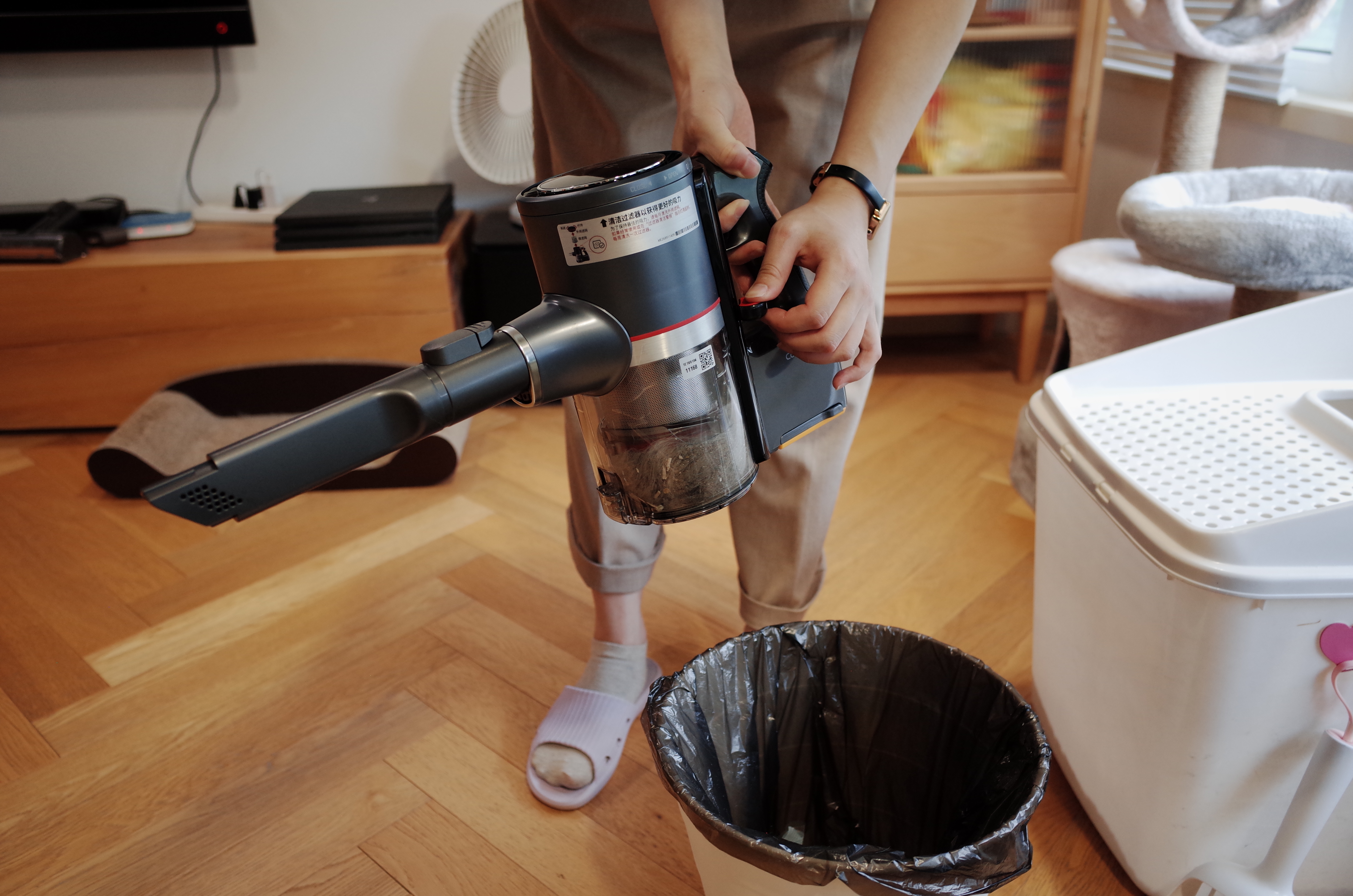 New product evaluation of LG a9k vacuum cleaner，Furniture designer almond vegetable head，