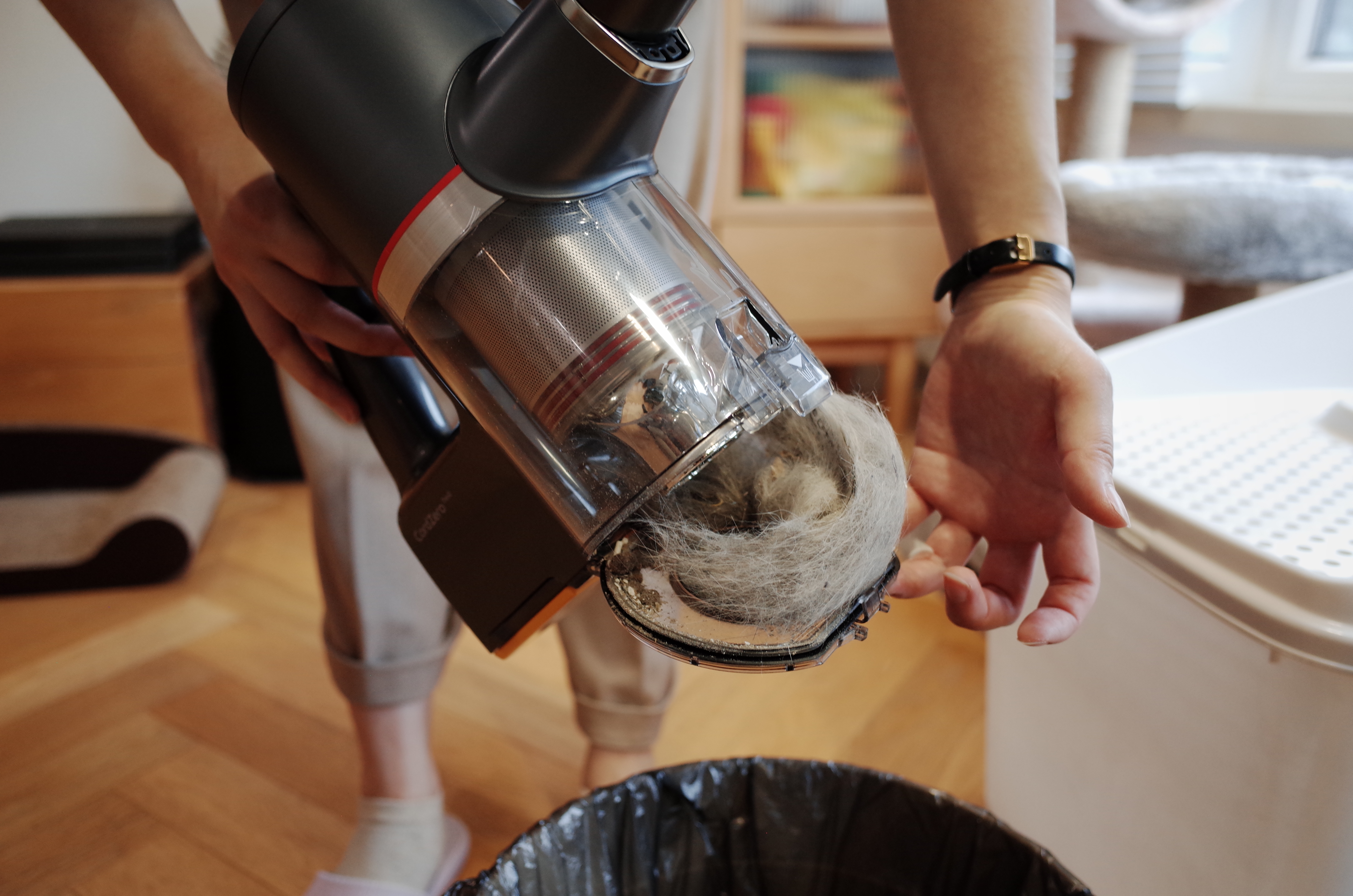 New product evaluation of LG a9k vacuum cleaner，Furniture designer almond vegetable head，