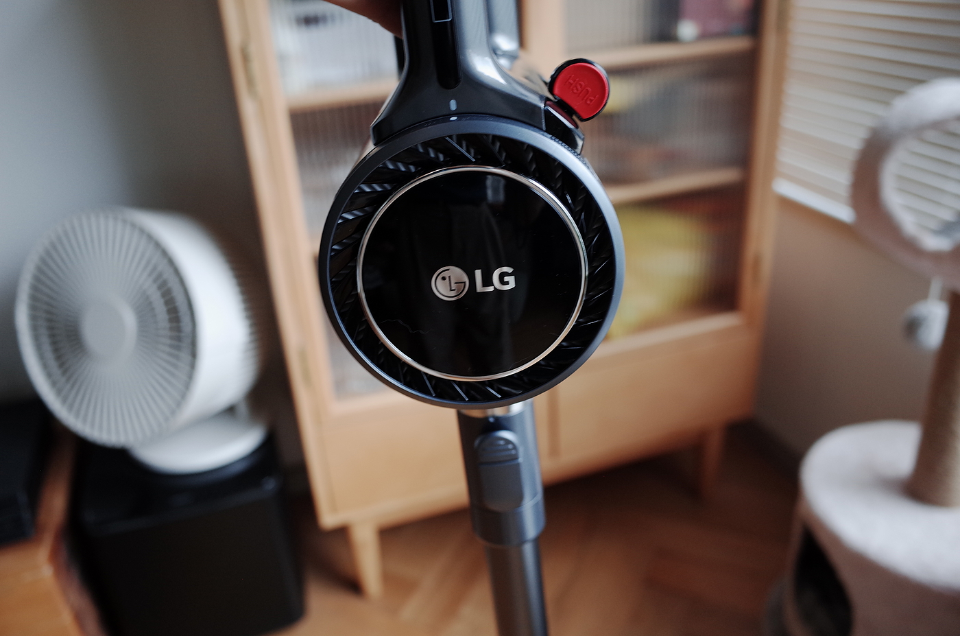 New product evaluation of LG a9k vacuum cleaner，Furniture designer almond vegetable head，