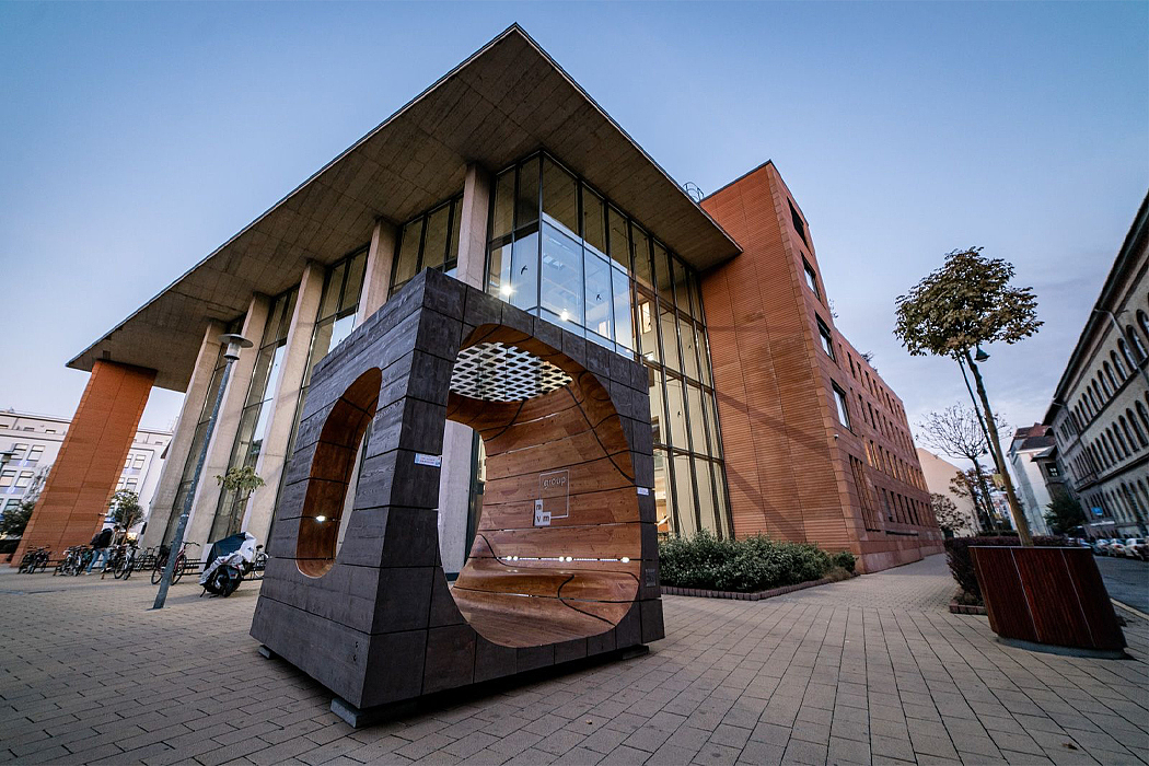 Hello Wood，bench，communal facilities，Solar charging socket，WiFi hotspot，