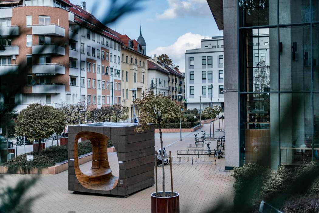 Hello Wood，bench，communal facilities，Solar charging socket，WiFi hotspot，