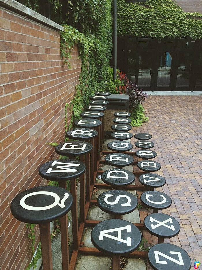 originality，bench，Human body curve，street，