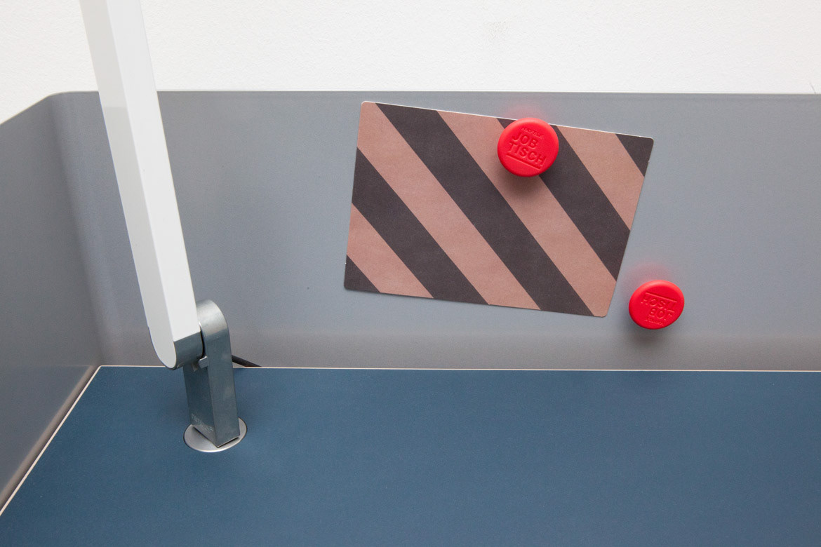 to work in an office，Electric，Table，