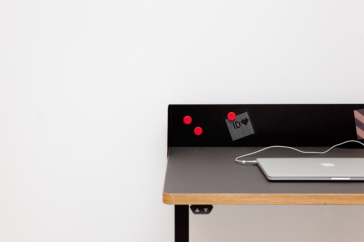 to work in an office，Electric，Table，