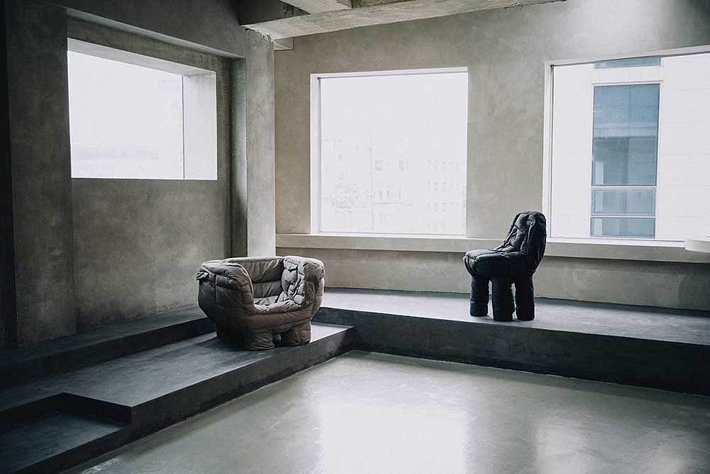 Jinyeong Yeon，软椅，黑色，河豚大衣，趣味，