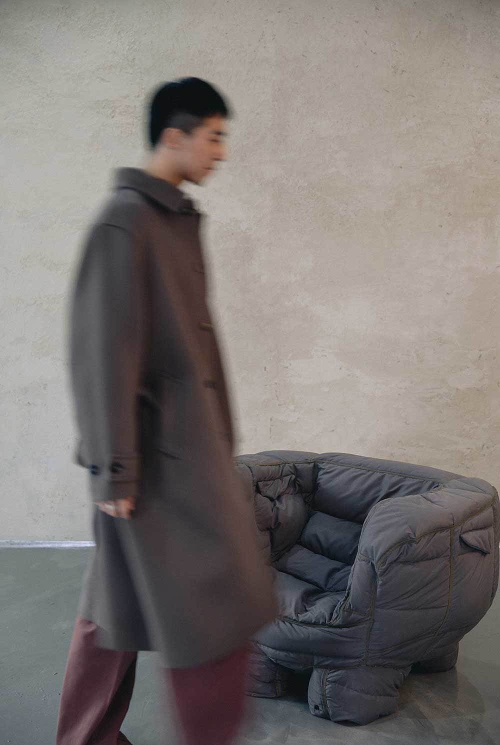Jinyeong Yeon，软椅，黑色，河豚大衣，趣味，