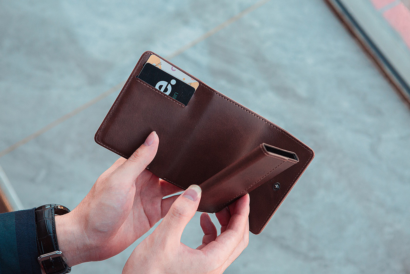 Break the traditional wallet style，LV box ferrule，One bag multi-purpose，Anti theft RFID，Tactile sensation on cortex，