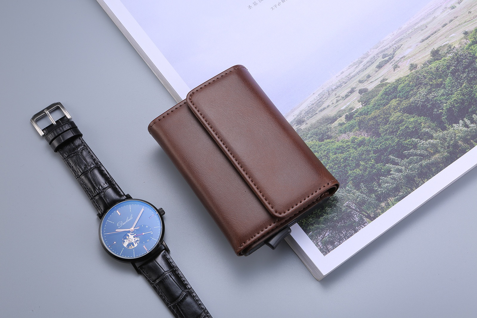 Break the traditional wallet style，LV box ferrule，One bag multi-purpose，Anti theft RFID，Tactile sensation on cortex，