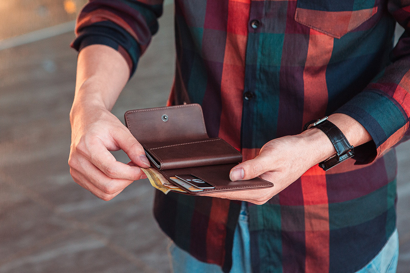 打破传统钱包款式，吕盒卡套，一包多用，防盗rfid，皮质上的触感，