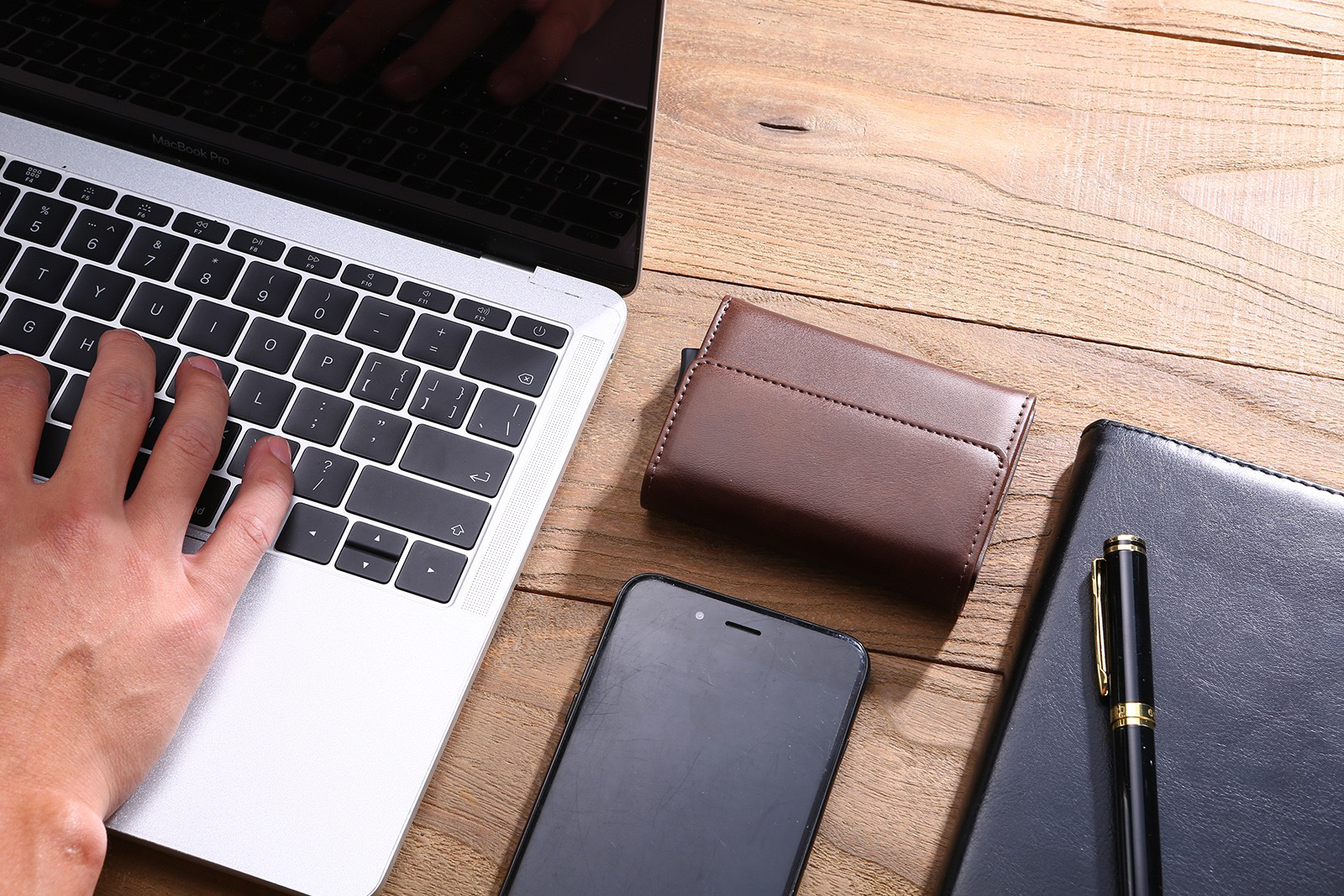 Break the traditional wallet style，LV box ferrule，One bag multi-purpose，Anti theft RFID，Tactile sensation on cortex，