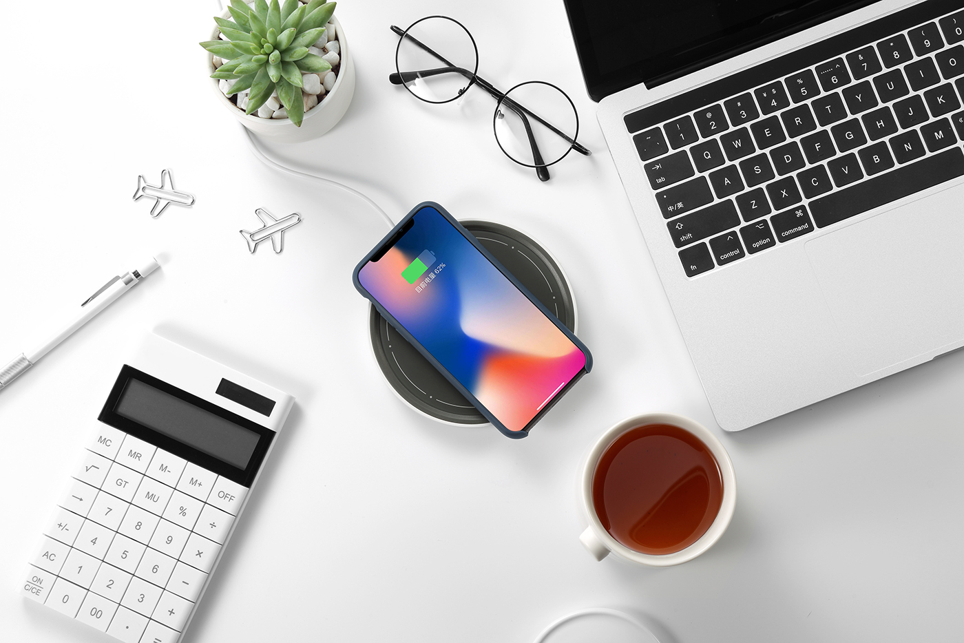 Thermostatic water cup，wireless charger ，