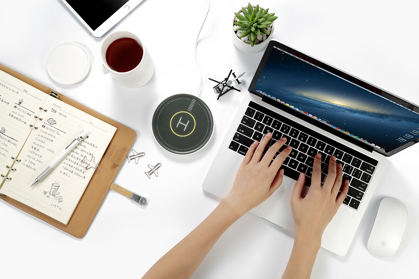 Thermostatic water cup，wireless charger ，