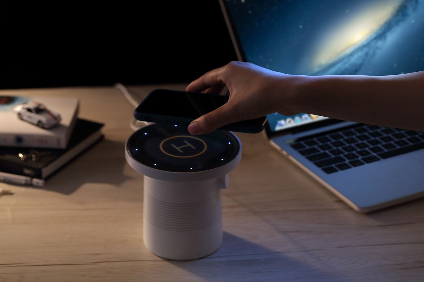 Thermostatic water cup，wireless charger ，