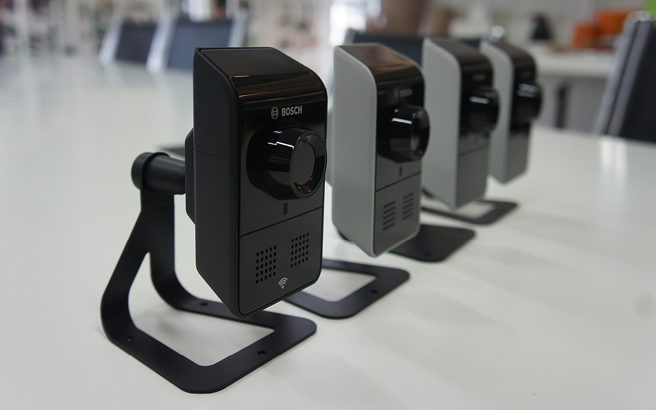 network，video camera，Household artifact，Indoor light，