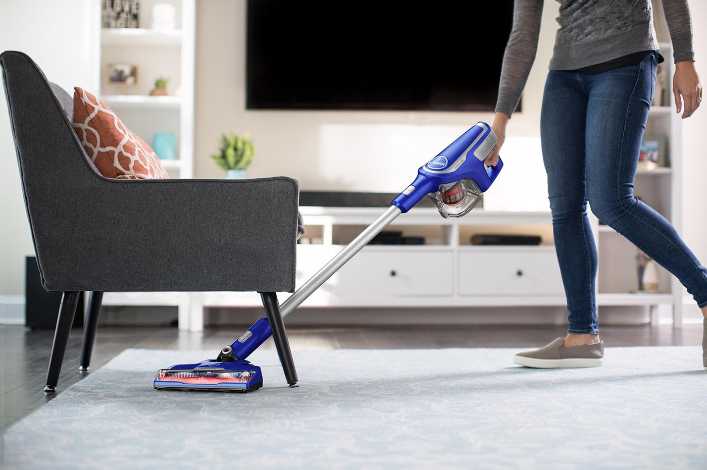 Vacuum cleaner，furniture，clear，