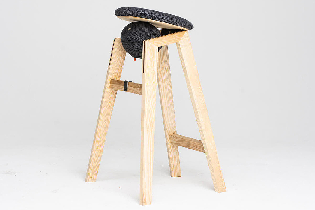 stool，black，Ergonomics，Say，comfortable，Minimalist design ，