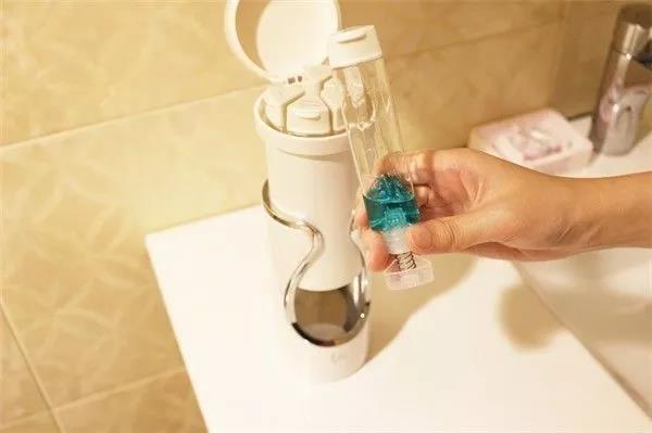 Folks，Storage bottle，Charging line，Escalator，Presbyopic glasses，