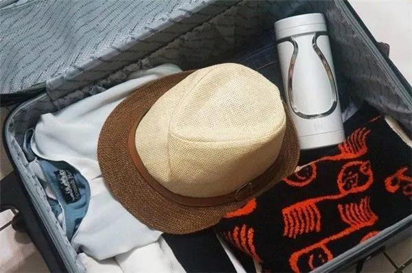 Folks，Storage bottle，Charging line，Escalator，Presbyopic glasses，