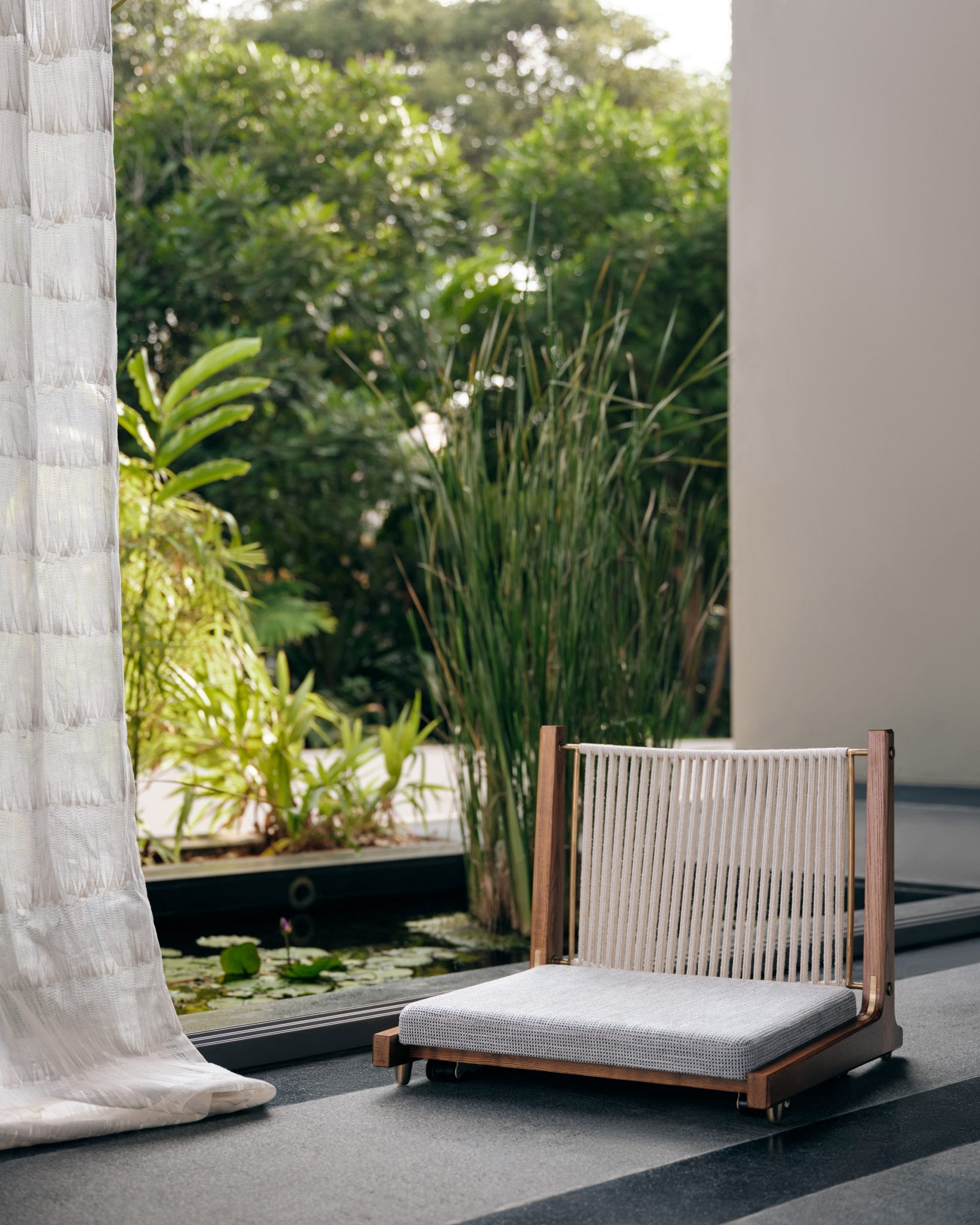 Singhal，Madan，Table，chair，