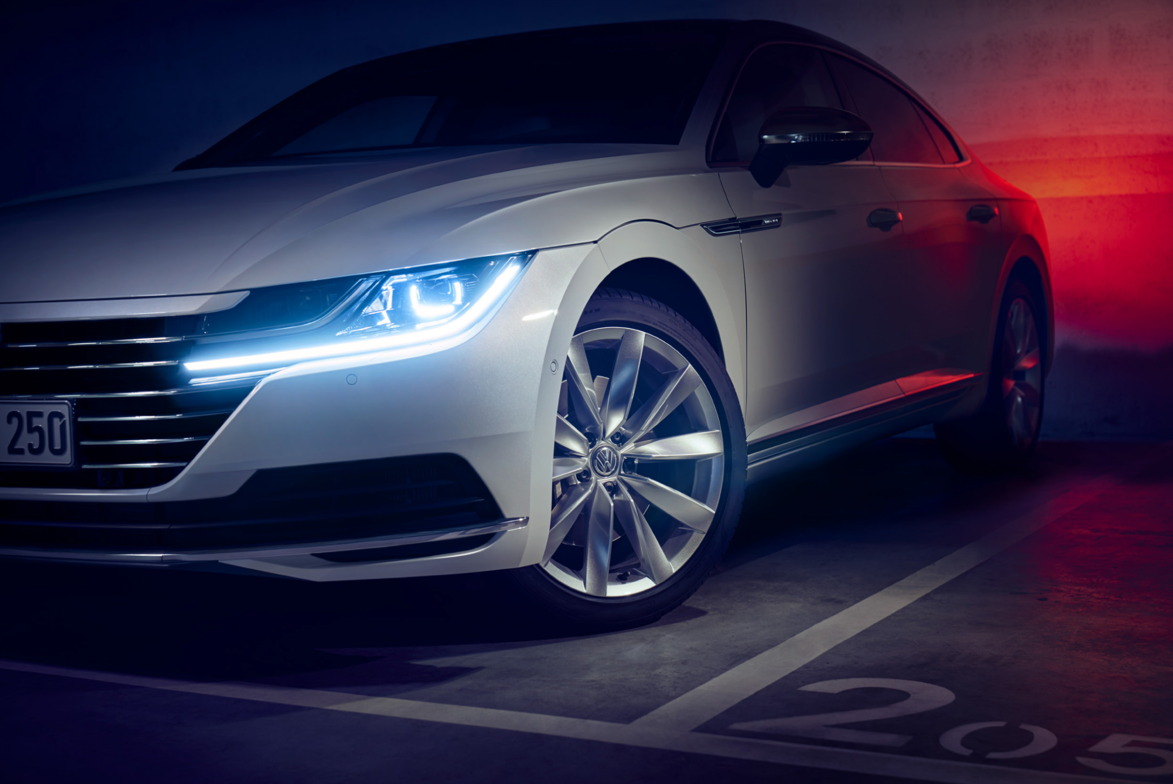 全新的大众arteon汽车社交媒体支持全球首映