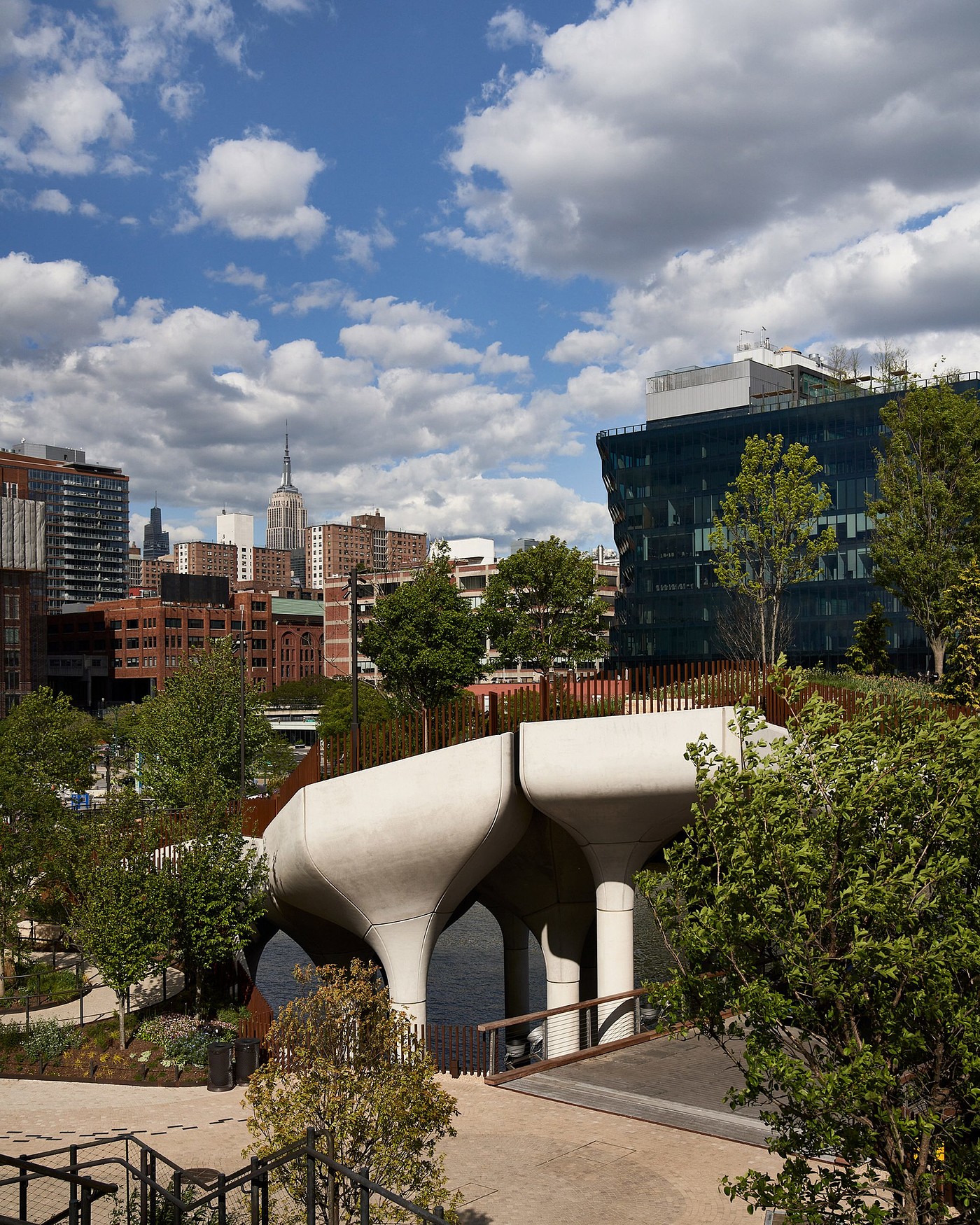 Elevated park，outdoors，Architecture，