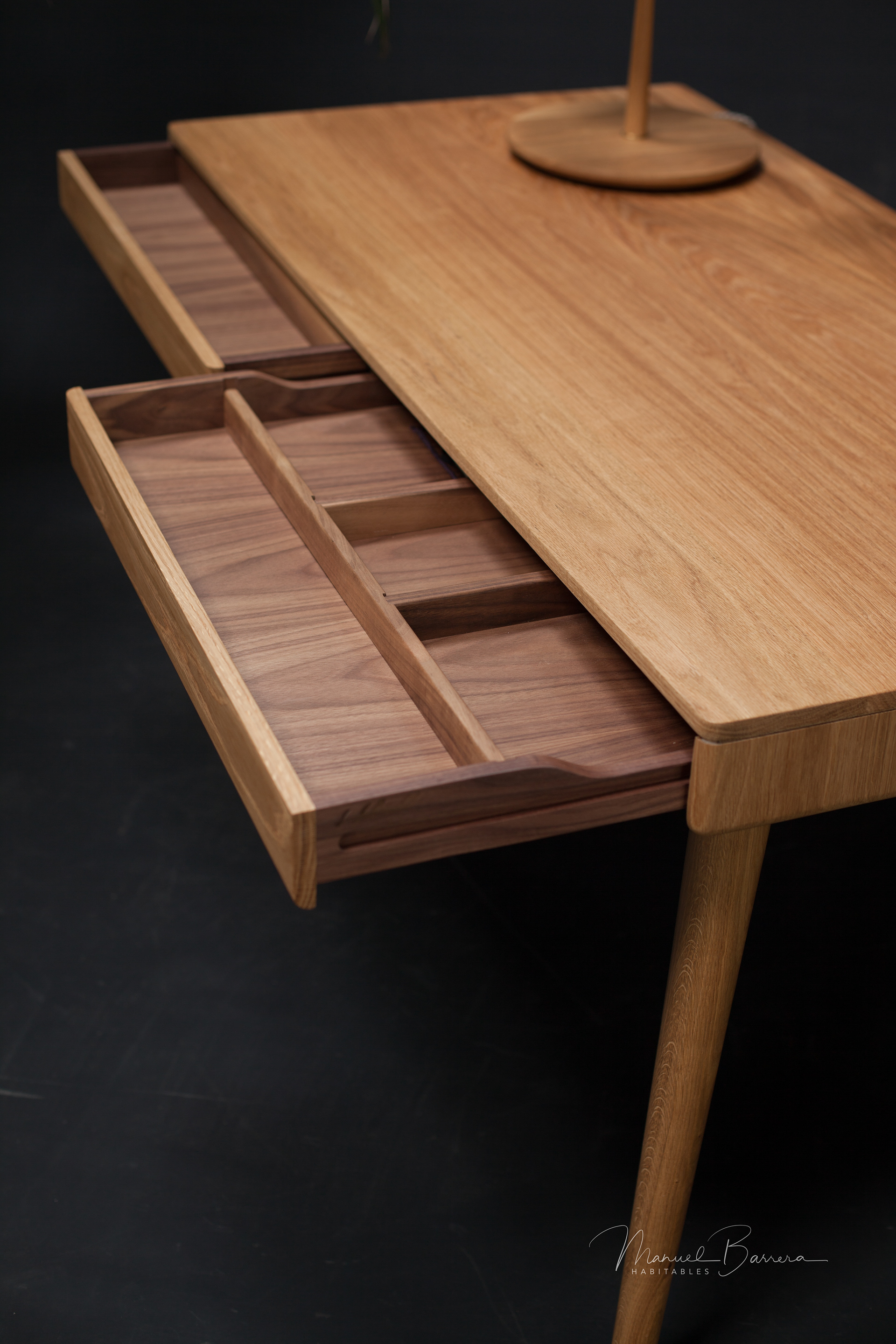oak desk，furniture design ，wooden ，