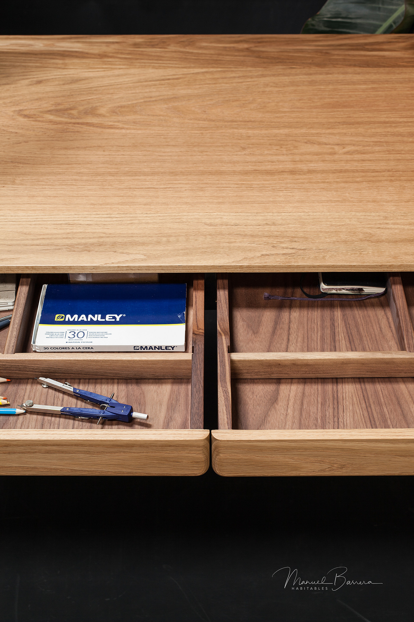 oak desk，furniture design ，wooden ，