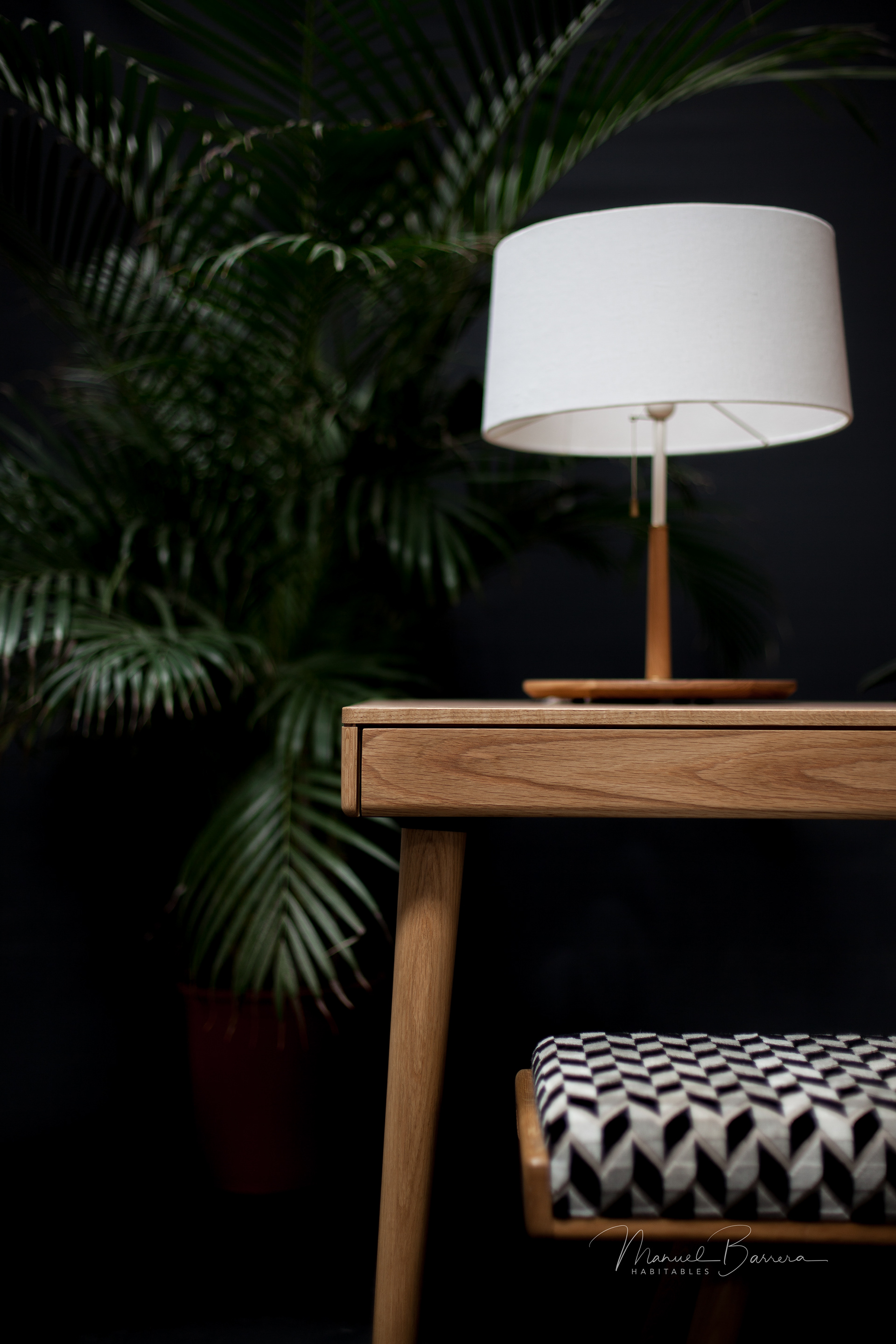 oak desk，furniture design ，wooden ，