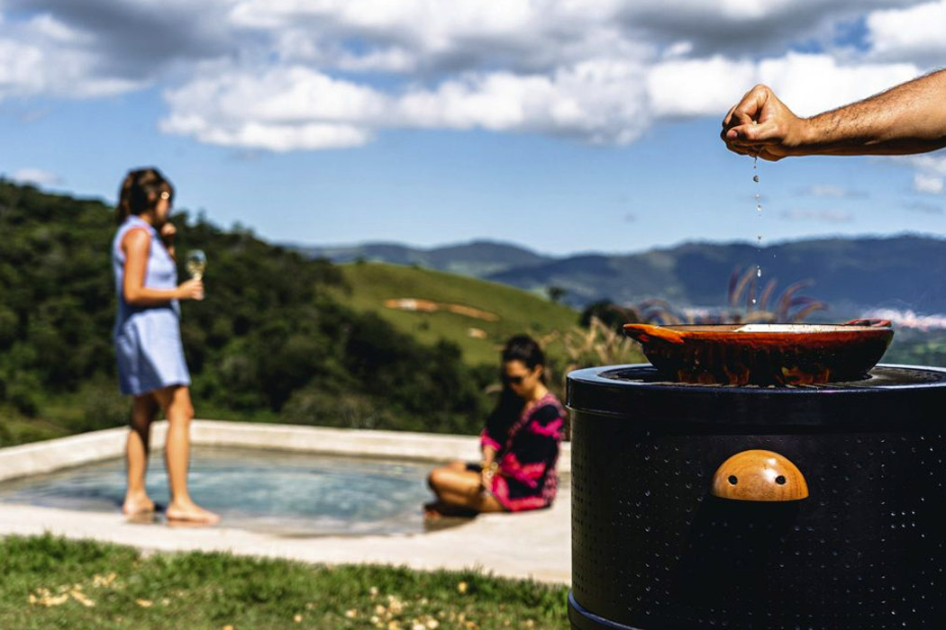 Young people，Grill，Metal，