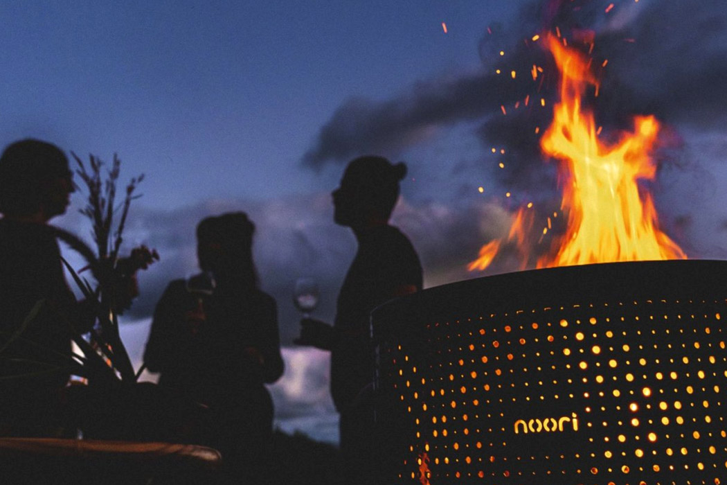 Young people，Grill，Metal，