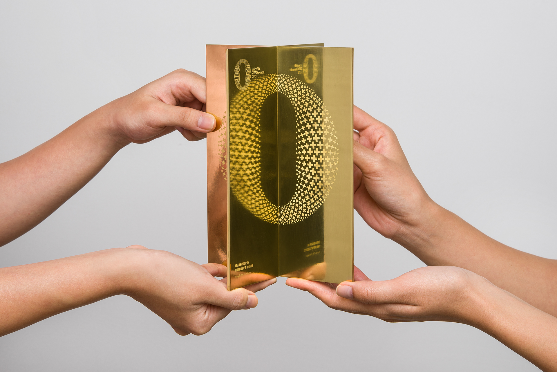 originality，trophy，children，the United Nations，