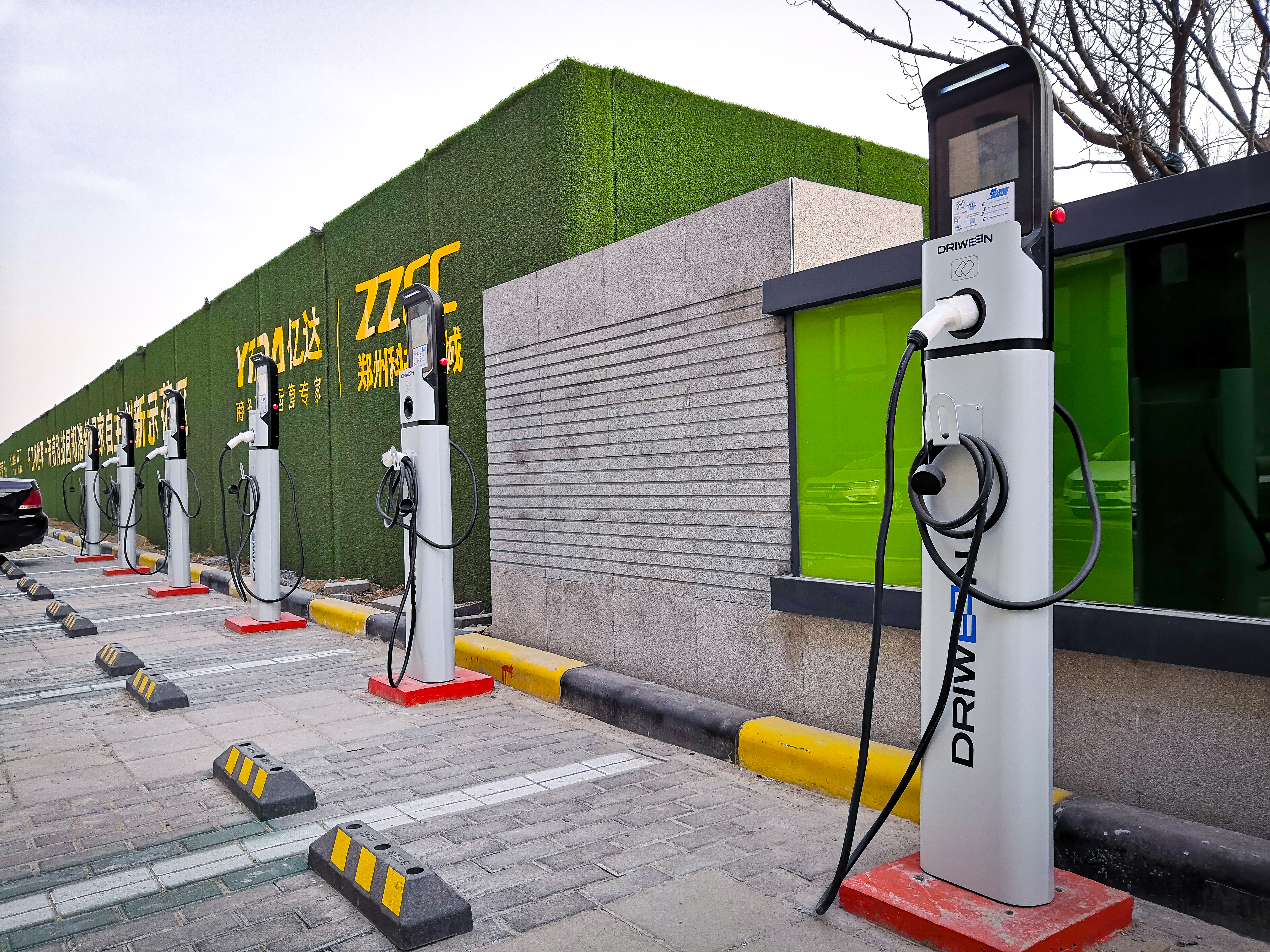 AC charging pile，The whole pile can also be hung on the wall，