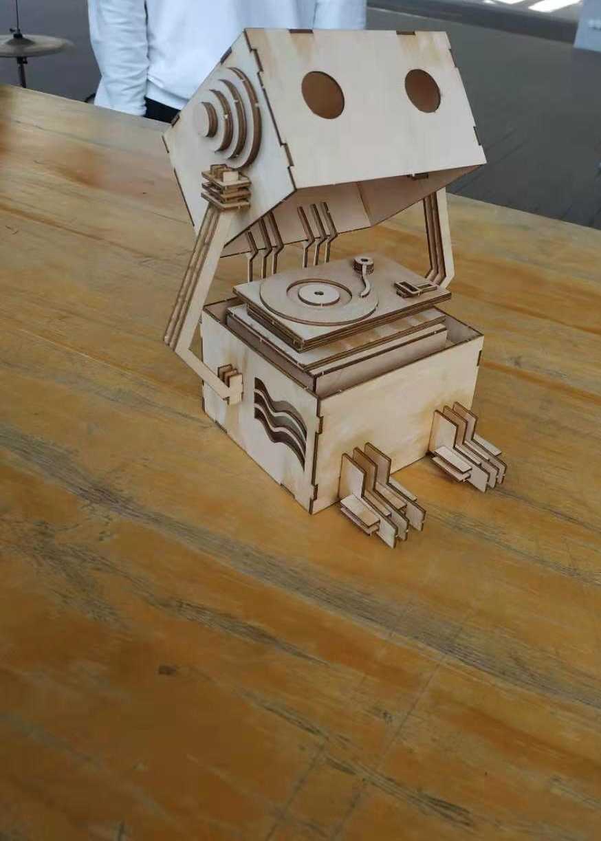 Leather goods, toys，