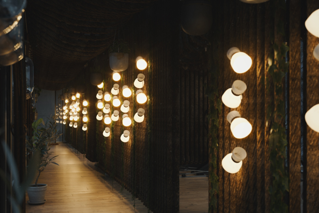 house，Steep cliff，river bank，