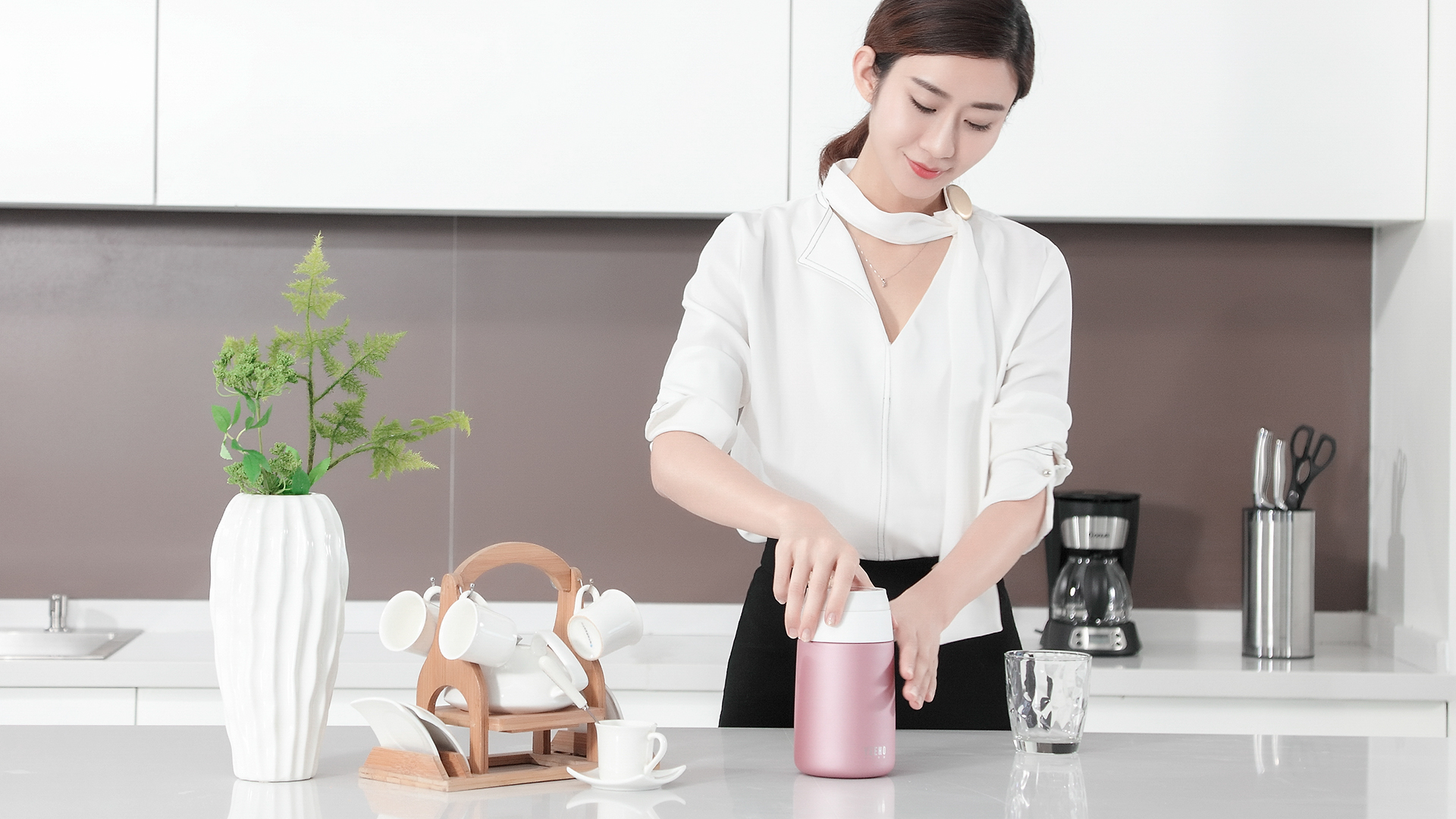 Intelligent stewing beaker, thermos, automatic timing，