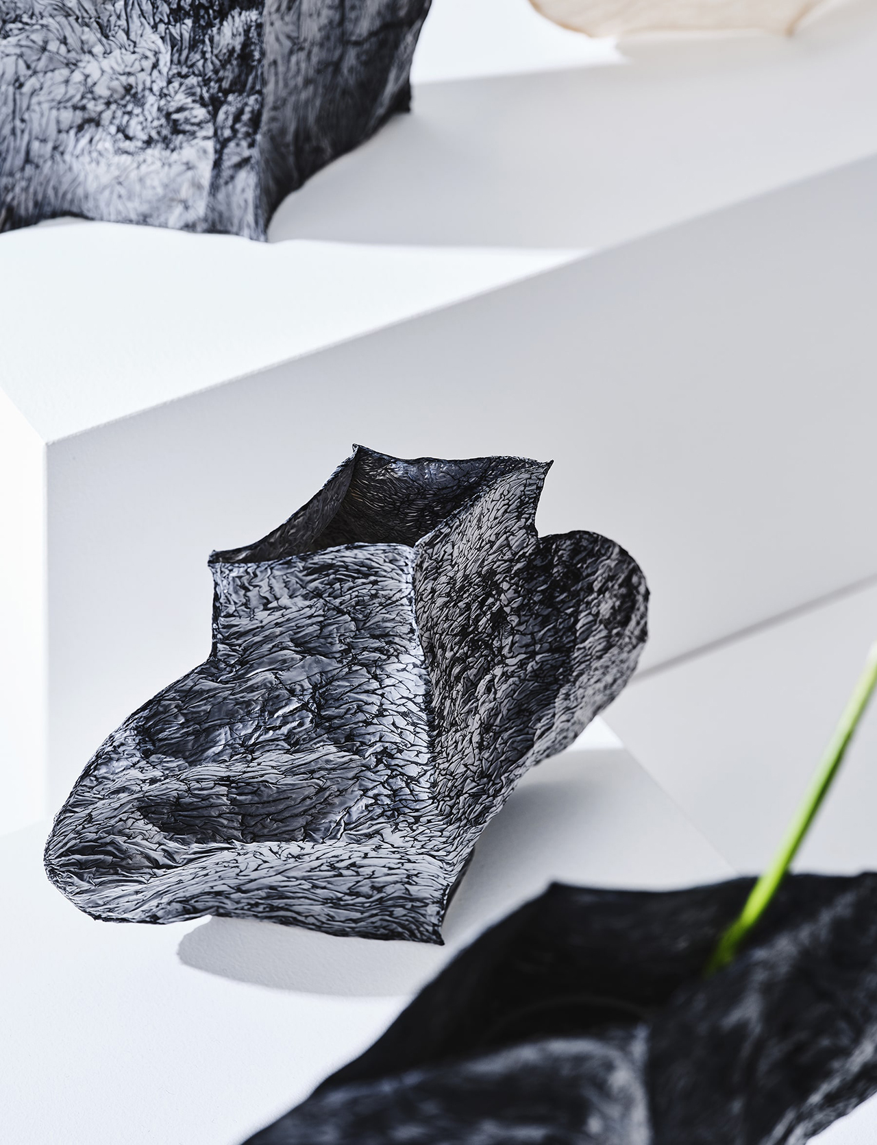 plastic bag，regenerate，lamp，vase，