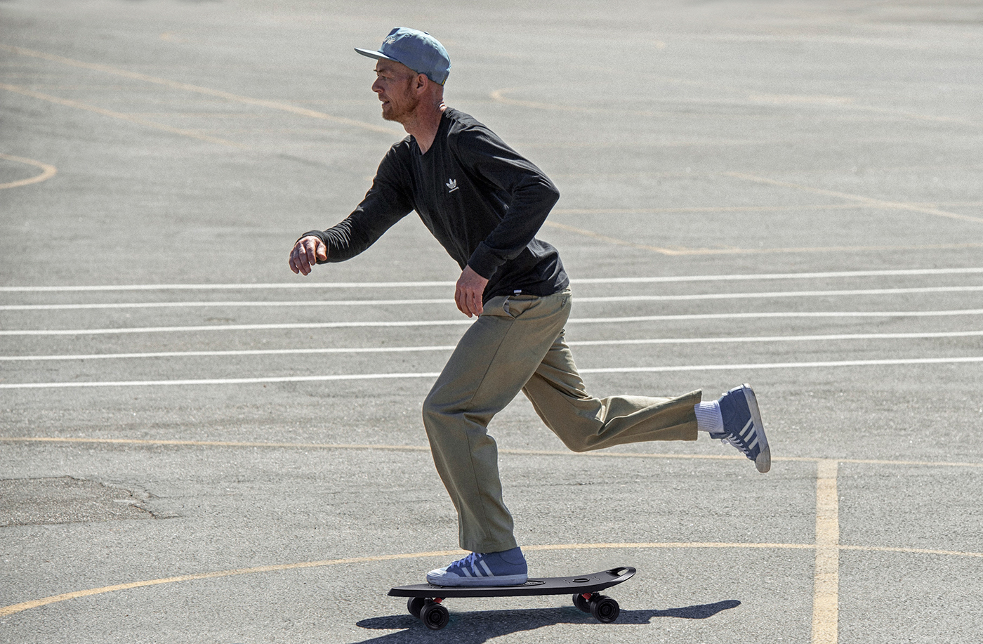 Sports skateboard，handle，convenient，