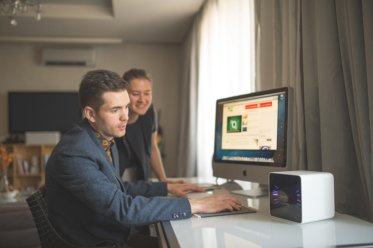 cubic，intelligence，black and white，Q & A，