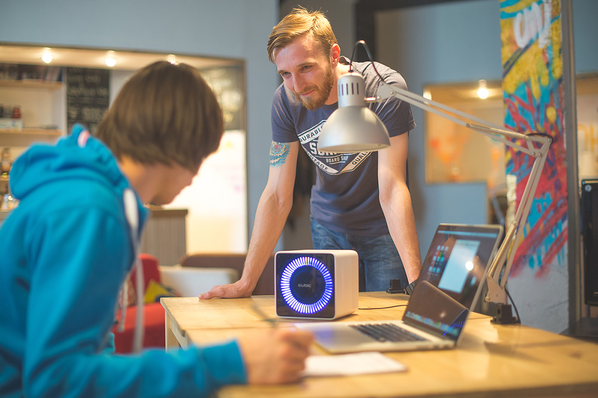 cubic，intelligence，black and white，Q & A，