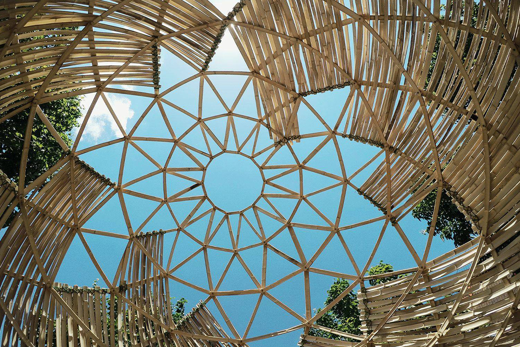 Giant Grass，Tent，Zome，wooden ，