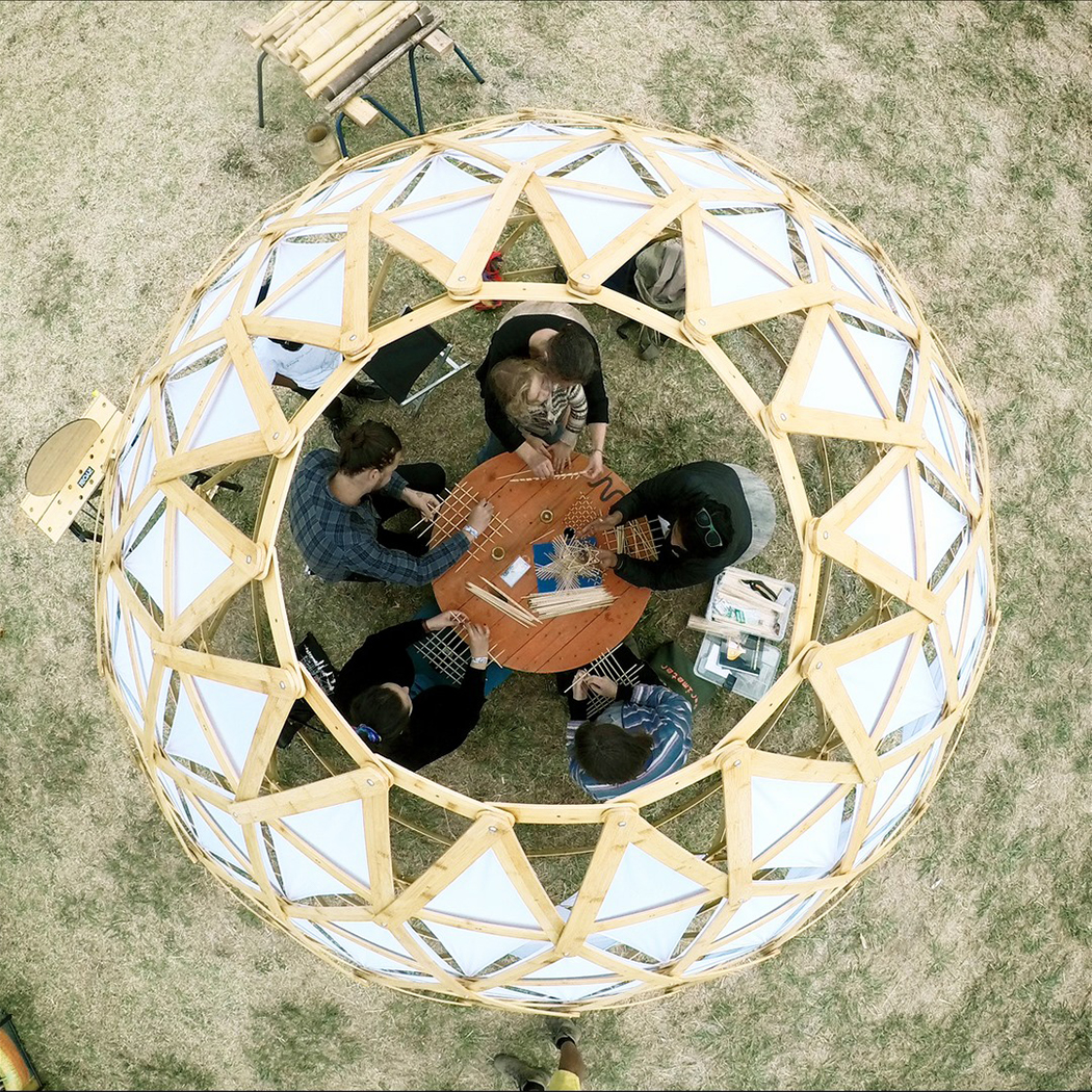 Giant Grass，Tent，Zome，wooden ，