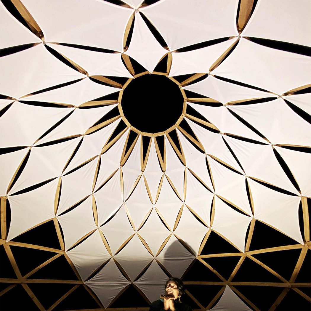 Giant Grass，Tent，Zome，wooden ，