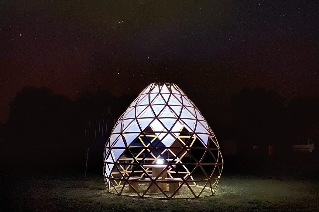 Giant Grass，Tent，Zome，wooden ，