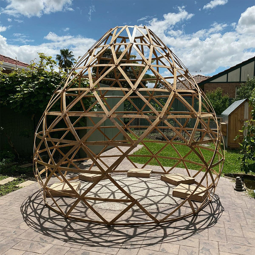 Giant Grass，Tent，Zome，wooden ，