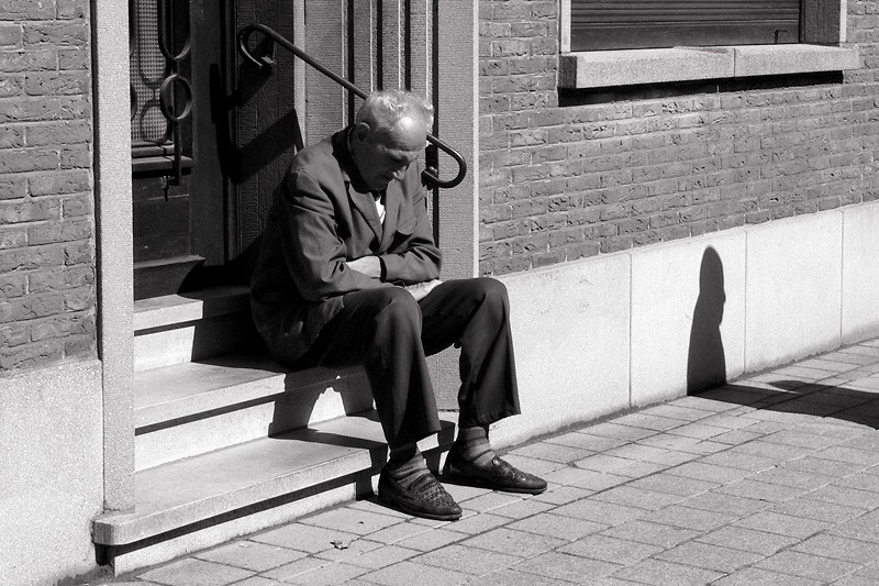 lamp，lonely，comfort，