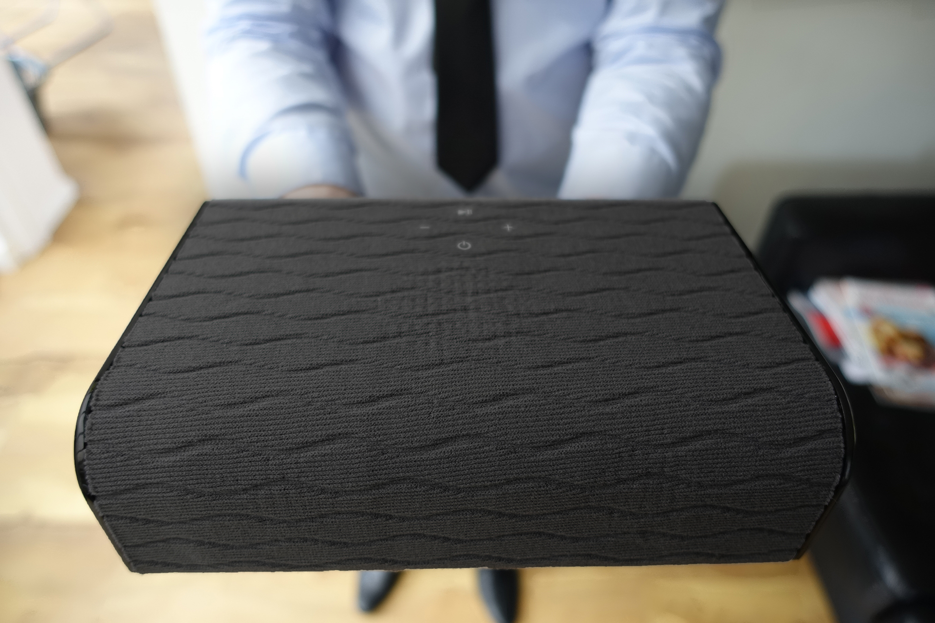 loudspeaker box，brand，pillow，Bluetooth，Visual elements，