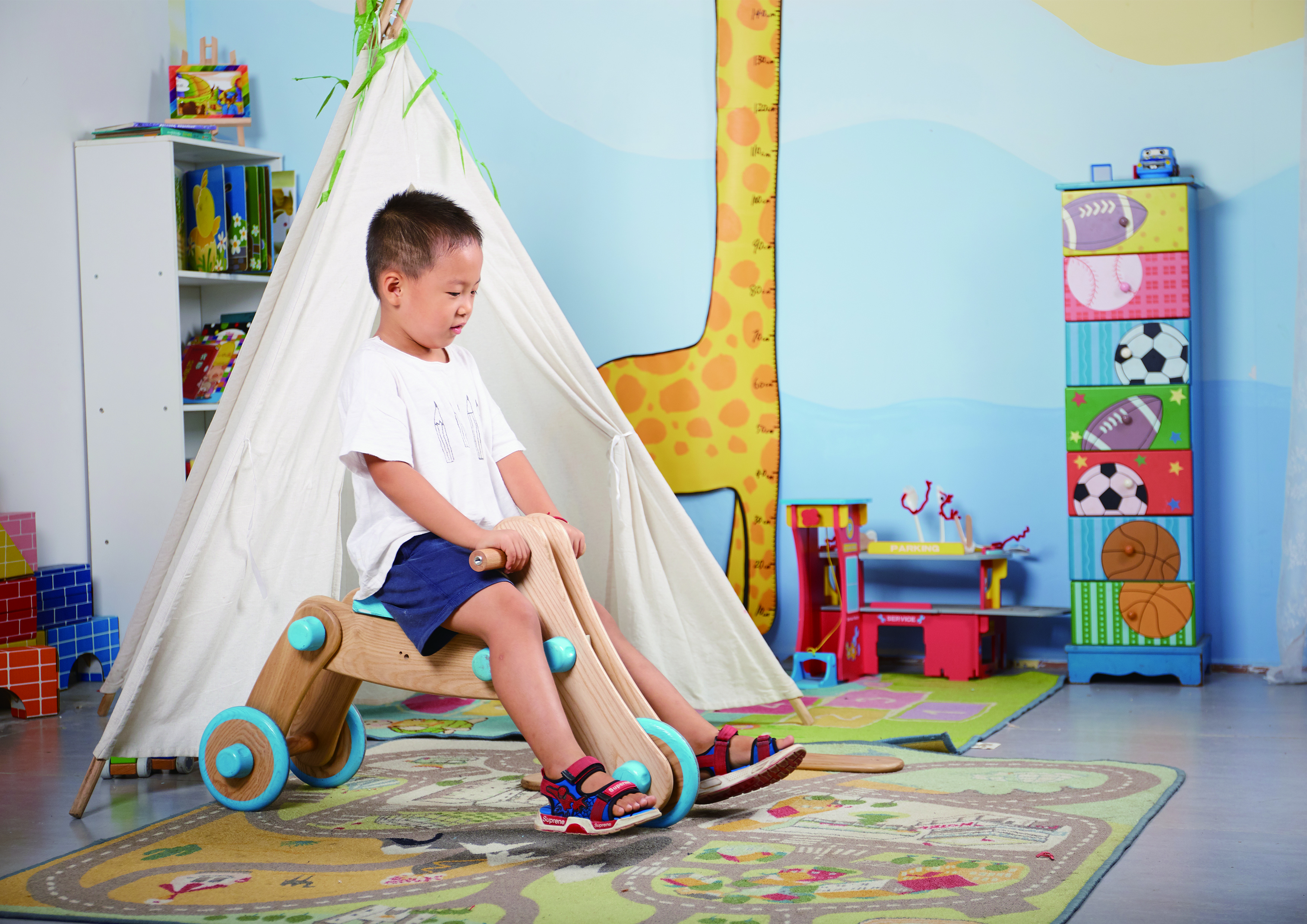 Multifunctional stroller，Silver Award，China "Wenqi Award"，