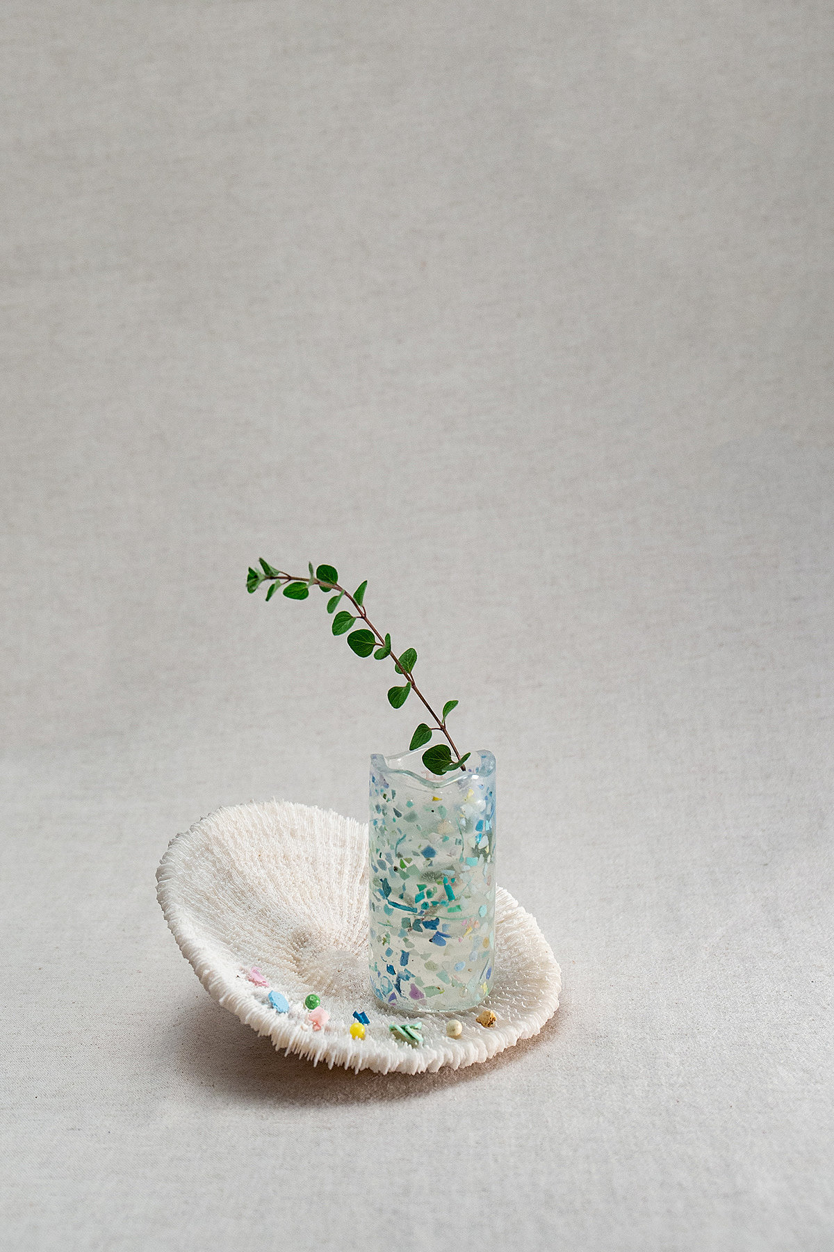 vase，environment protection，Plastic，Plastic particles，