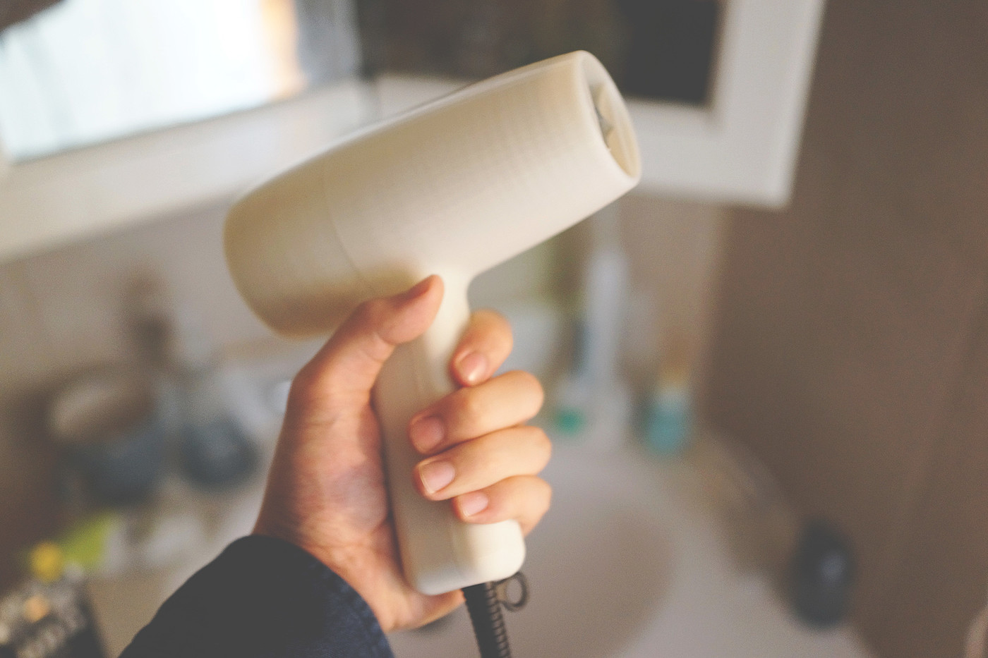 Model，hair drier，Simplicity，